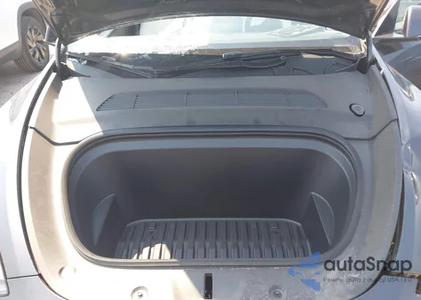 2025 Tesla Model Y Performance Dual Motor All-Wheel Drive z USA, uszkodzony, nr VIN 7SAYGDEF1SA344914